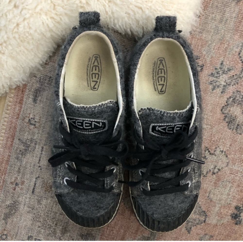 KEEN Elsa Low Top Grey Flannel Fleece Sneakers